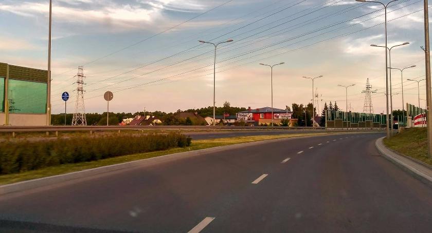 Ekrany zniknęły, pieniądze zniknęły, a sąd umarza postępowanie