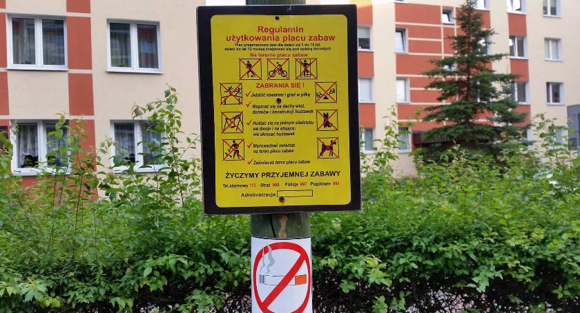 Takie zakazy to można powiesić sobie w domu na ścianie, a nie na placu zabaw