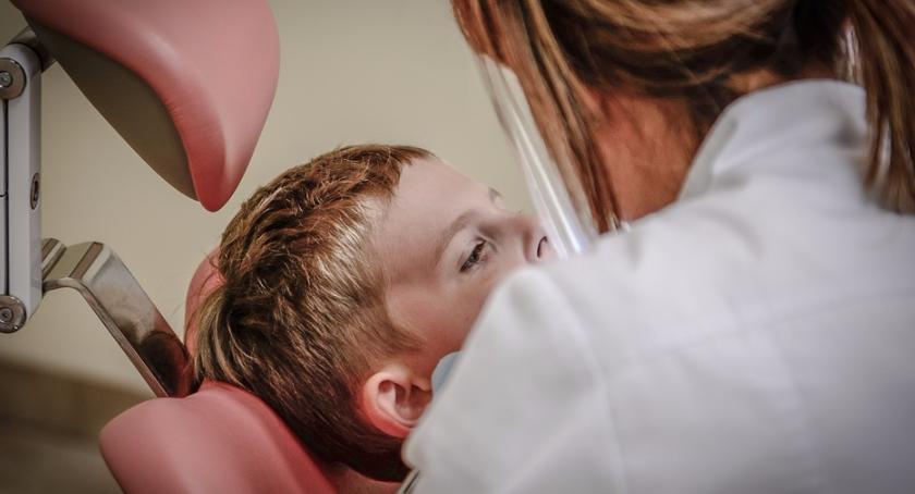 Do polskich szkół mają wrócić dentyści