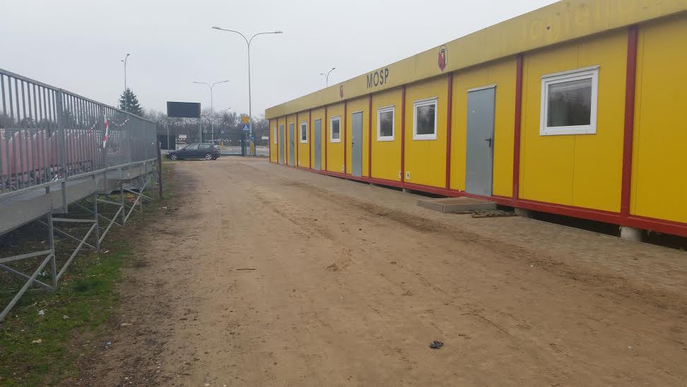 Wjazd i brama kosztem stanowiska jednego pana