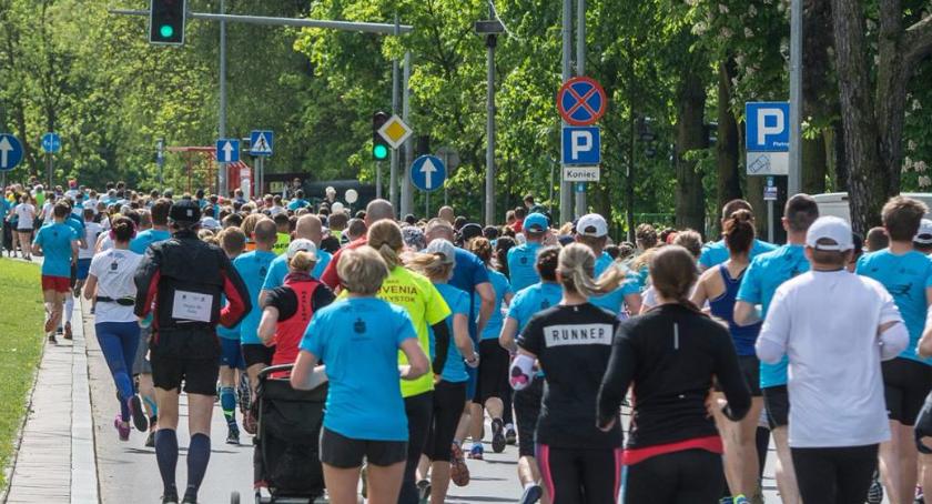 Polak coraz częściej uprawia sport, a najczęściej prosty i ogólnodostępny 