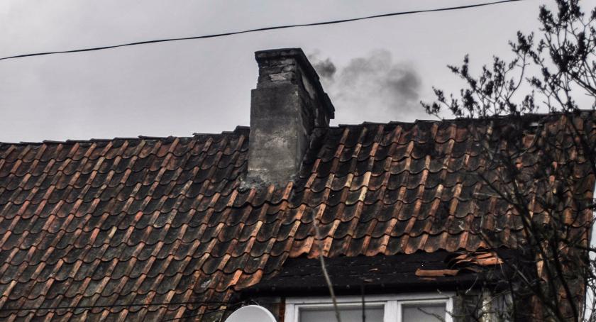 Palisz śmieciami? Szkodzisz mocno sobie i innym
