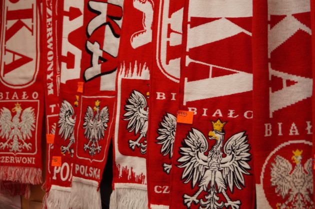 Euro 2016. Polacy znowu pokochali gadżety, hitem są flagi i szaliki z 