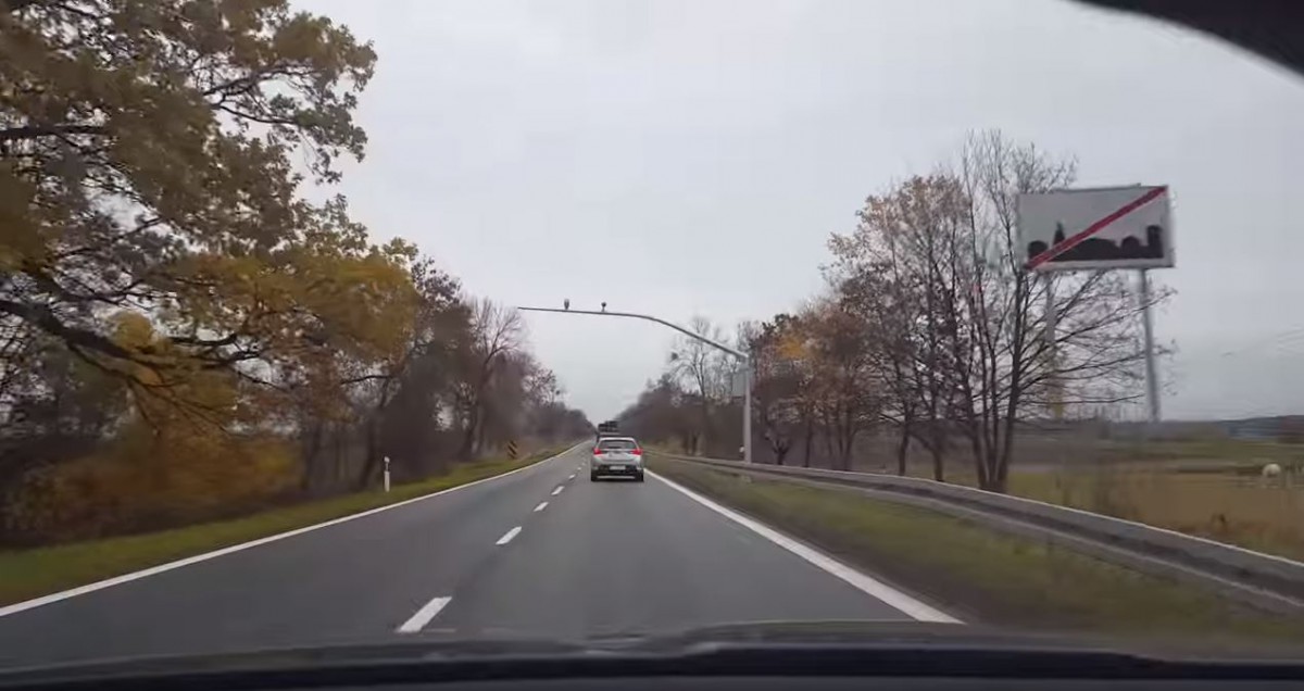 Odcinkowy pomiar prędkości nie pasuje do polskiego prawa. Ale to nic, mandat da się wystawić