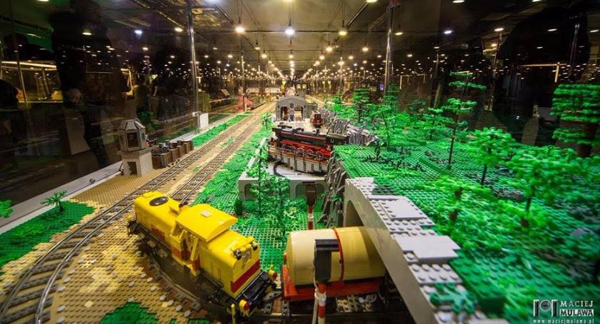 10 tirów klocków wjechało do Białegostoku. Można już oglądać budowle z milionów Lego
