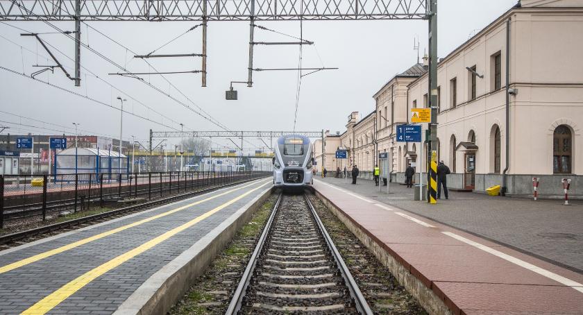 Nadciąga kolejowy Armagedon i samolot coraz dalej. Będzie pas pocieszenia