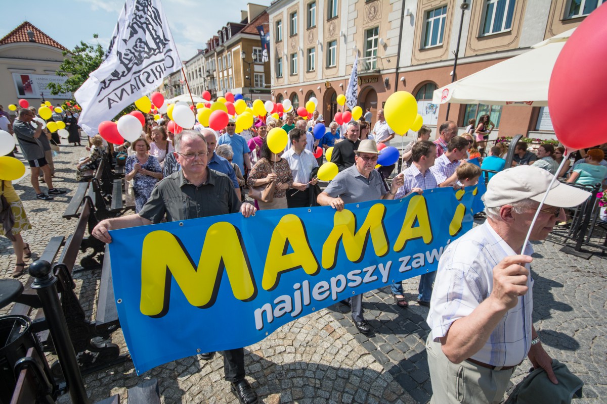 „Rodzina – wspólnota – Polska” hasłem Marszów dla Życia i Rodziny w 2015r.