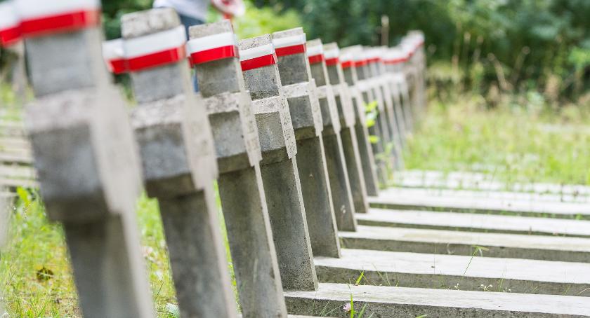 Rozmowy trwały latami, a ludzkie szczątki leżą w kartonach nie pochowane