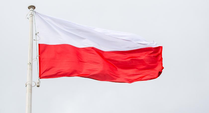 Polska flaga narodowa jest połączeniem srebra z ogniem