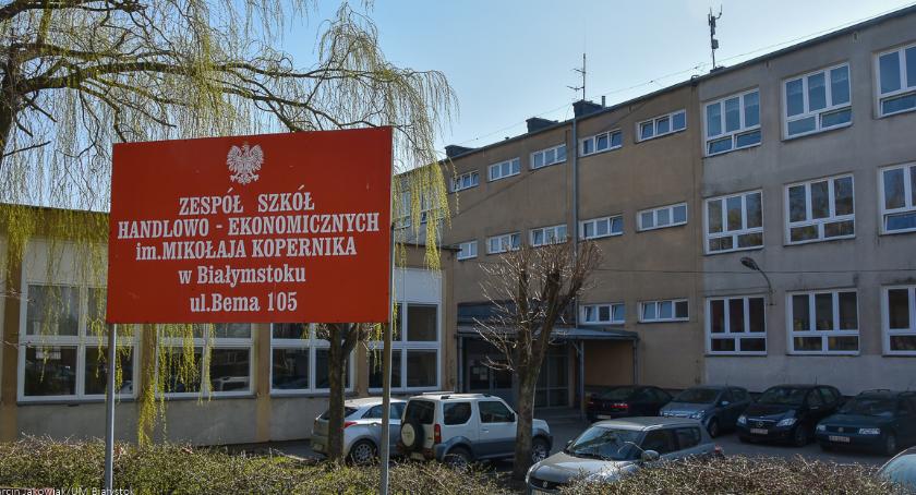 Z końcem wakacji mają zniknąć bariery architektoniczne w dwóch szkołach 