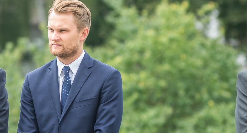 Kasa delfina. Krzysztof Truskolaski na tropach nagród członków PiS. A jak wygląda jego majątek?