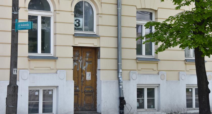 Jak to się stało, że sala była i się zmyła?