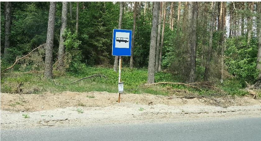 Tysiące ludzi nie ma jak dojechać gdziekolwiek, ale będzie za to pas startowy