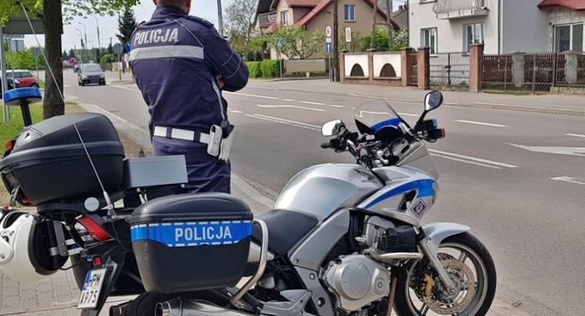 Policjanci zachęcają do znakowania rowerów. Łatwiej takie znaleźć po kradzieży