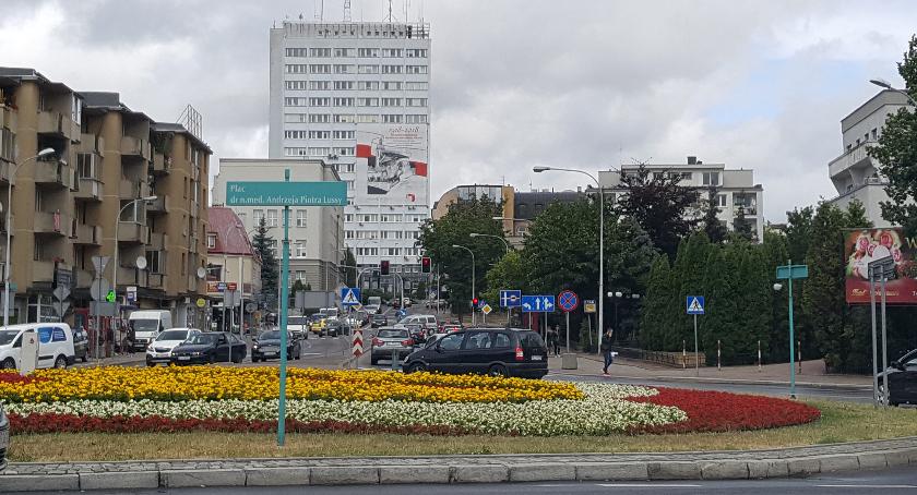 Nagrody, premie i dodatki. Wypłaciliśmy urzędnikom miliony rękami prezydenta