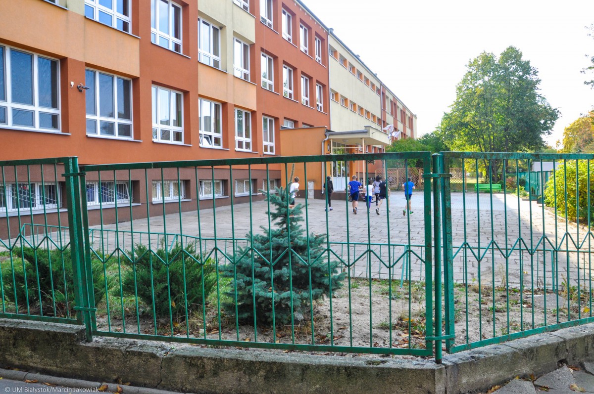 Trzy białostockie szkoły zyskają nowe ogrodzenie