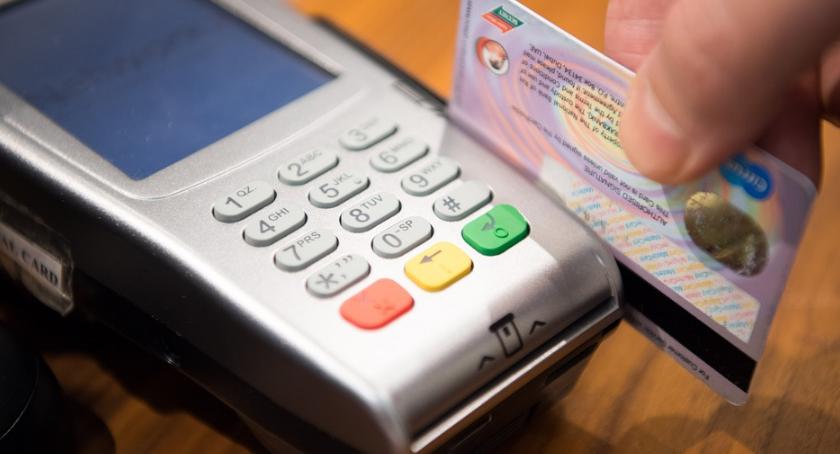 Terminale płatnicze są instalowane masowo