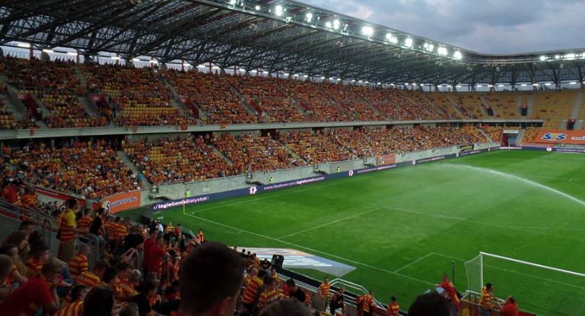 Stadiony wciąż pełne samców alfa