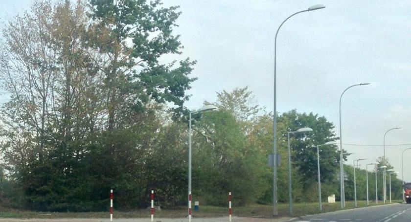 Bo Ciemnogród trzeba oświetlać podwójnie 