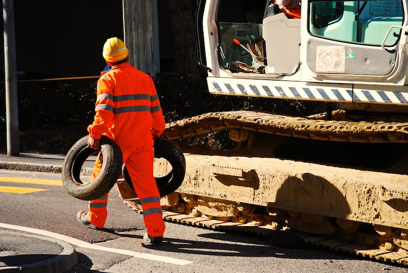 Na umowach cywilnoprawnych pracuje 2 mln osób. 15 proc. z nich powinno mieć etat
