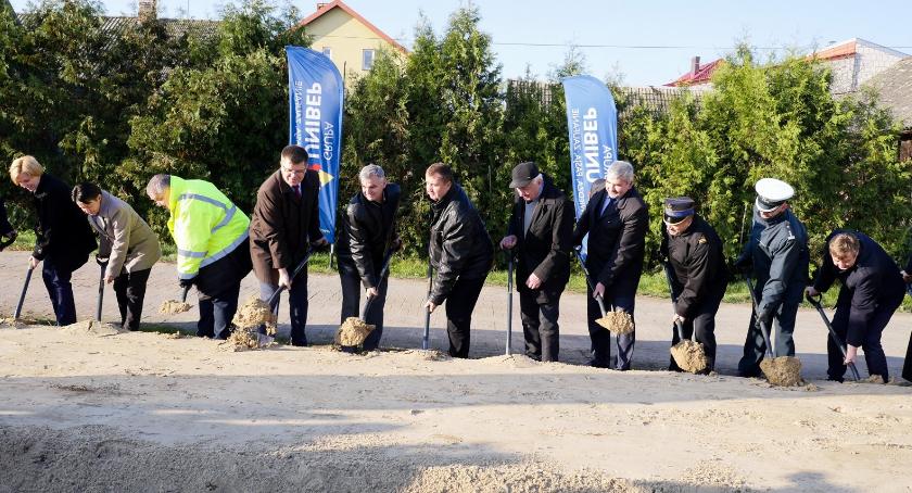 Politycy chwycili za łopaty. Budowa drogi rozpoczęta