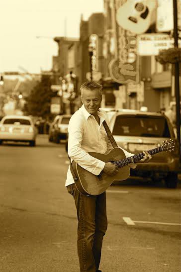 Tommy Emmanuel – legenda gitary akustycznej na koncercie w Białymstoku
