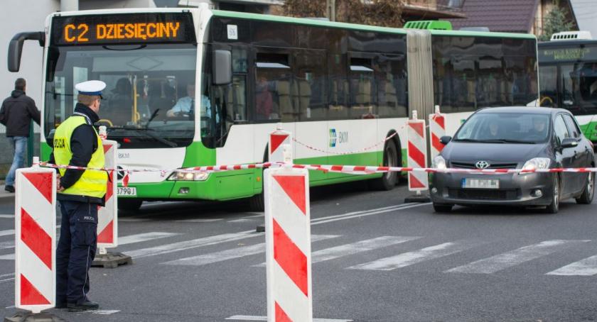 Autobusy na cmentarze dowiozą bezpłatnie. Inni dojadą do cmentarzy objazdami