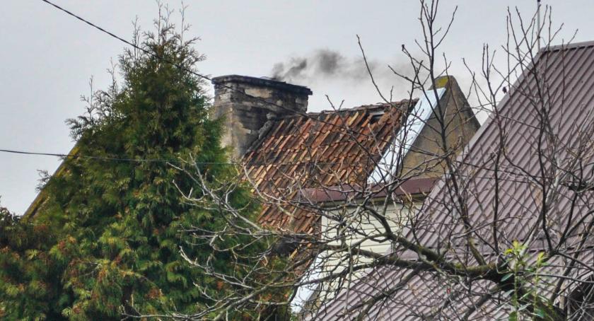 Minął rok a piece domowe nadal kopcą