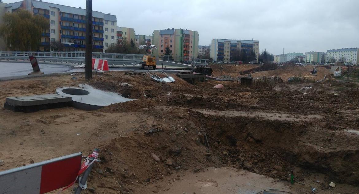 Trasa Niepodległości: rozkopy, koparki i błoto. A termin końca budowy upłynął