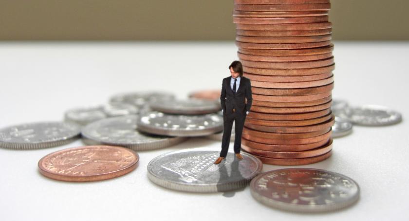Zarabiając miliony też można się wkopać w finansowe doły