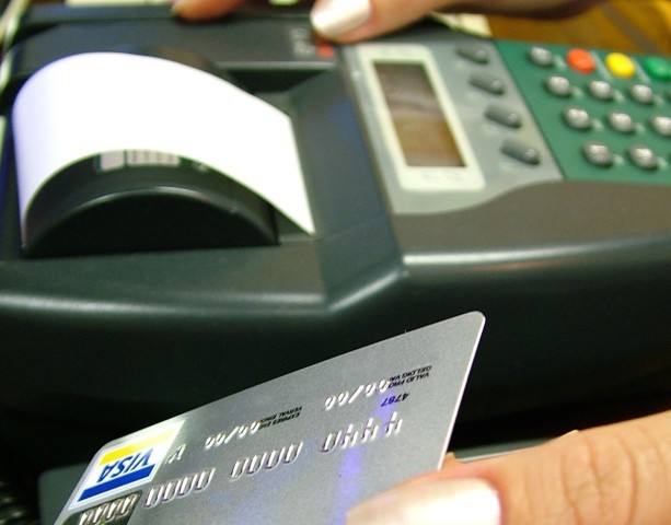 Bezpieczne finanse w wakacje
