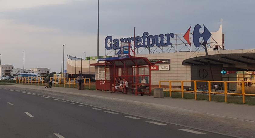 Carrefour zwiększa liczbę sklepów ajencyjnych, bo takie są trendy. Ale nie na Podlasiu