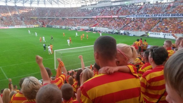 Piłka, emocje i Wi-Fi – nowe oblicze stadionów? Niestety, nie u nas