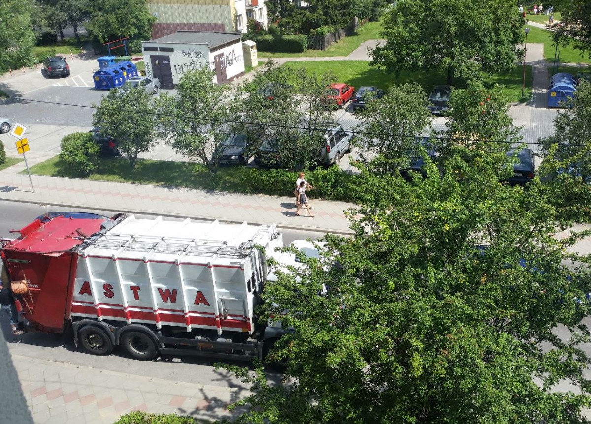 Robota głupiego lubi, więc płacimy za segregowanie posegregowanych śmieci