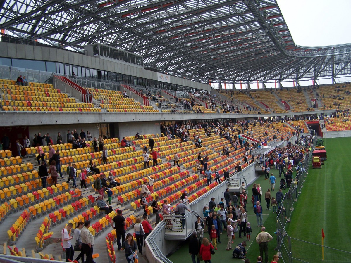 Stadion wciąż bez sponsora tytularnego