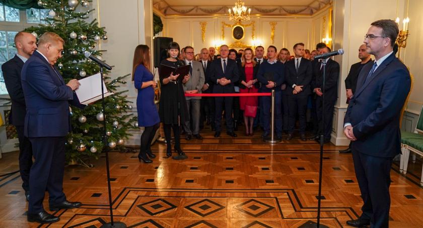 Radnych PiS nie było na zaprzysiężeniu zastępcy prezydenta. Zagadka rozwiązana