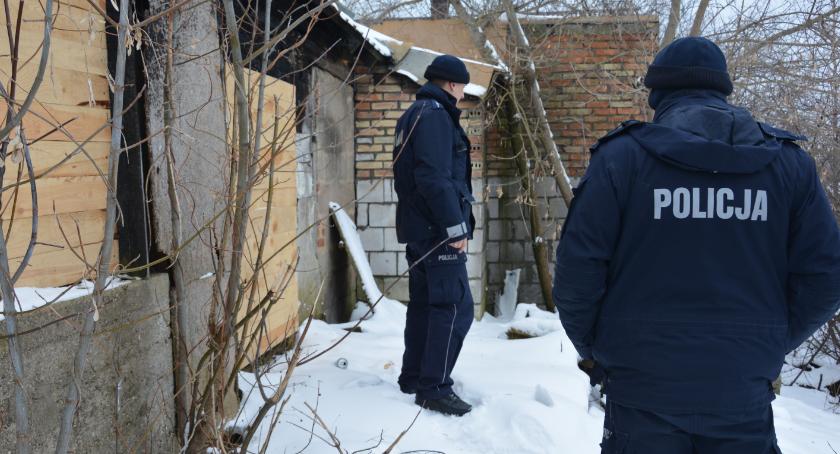 Policja cały czas monitoruje pustostany i pomaga bezdomnym
