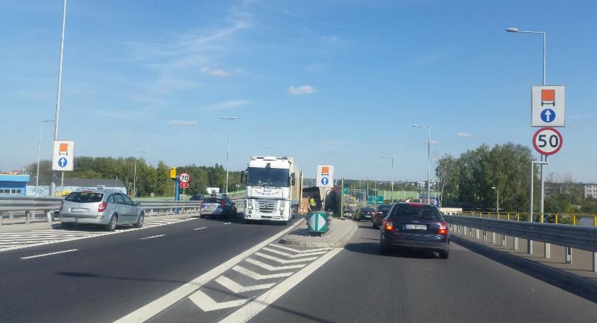 Nowa serwisówka i ścieżka rowerowa na wylotówce do Warszawy