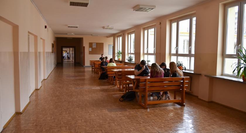 Ministerstwo przekazało już dwie transze na wypłaty podwyżek dla nauczycieli
