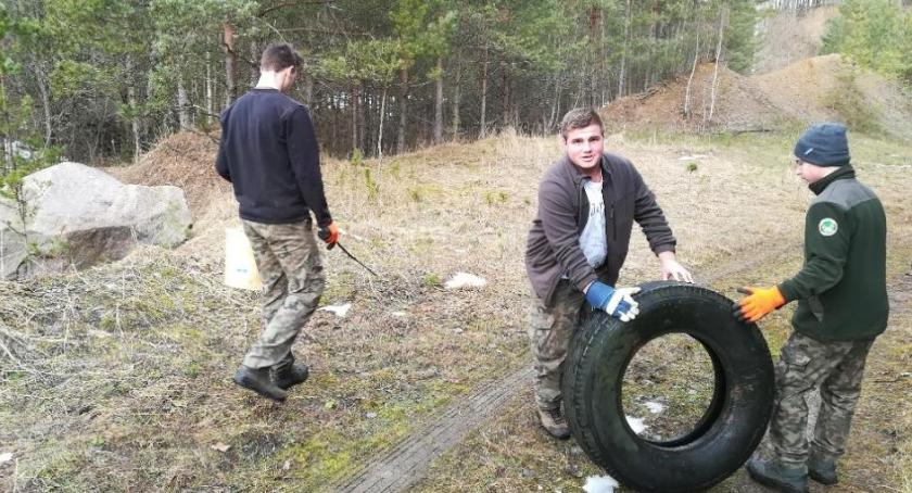 Co ludzie w lesie wyrzucają to ludzkie pojęcie przechodzi