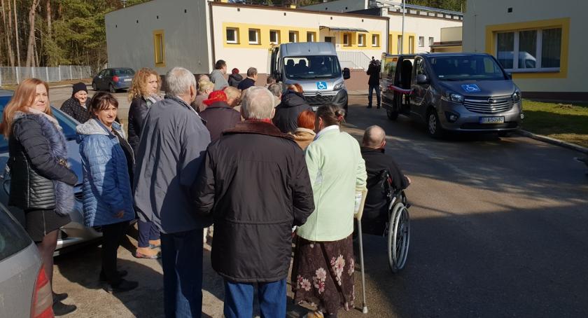 Nowe mikrobusy w służbie podopiecznych DPS w Uhowie i Jałówce