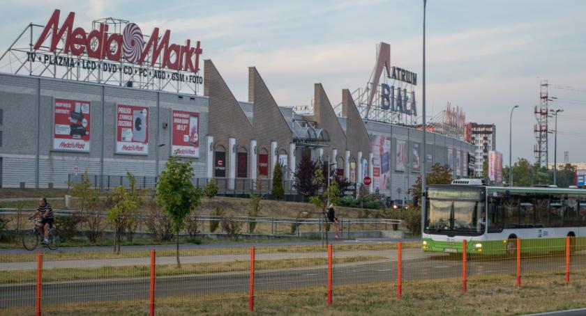 Zaoszczędzone pieniądze na zakupach Polacy wydają na kino i restauracje