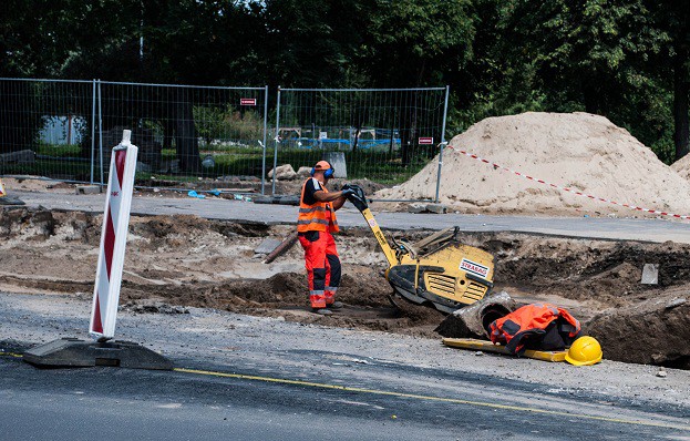 Pracownicy skarżą się. Ale rzadko decydują się na zmianę pracy