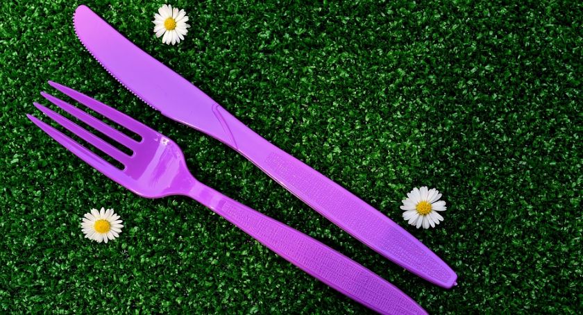 Nie będzie można używać plastikowych sztućców, mieszadełek czy słomek