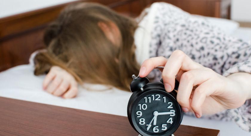 Kolejna kawa nie sprawi, że senność minie. Trzeba poszukać przyczyn zmęczenia