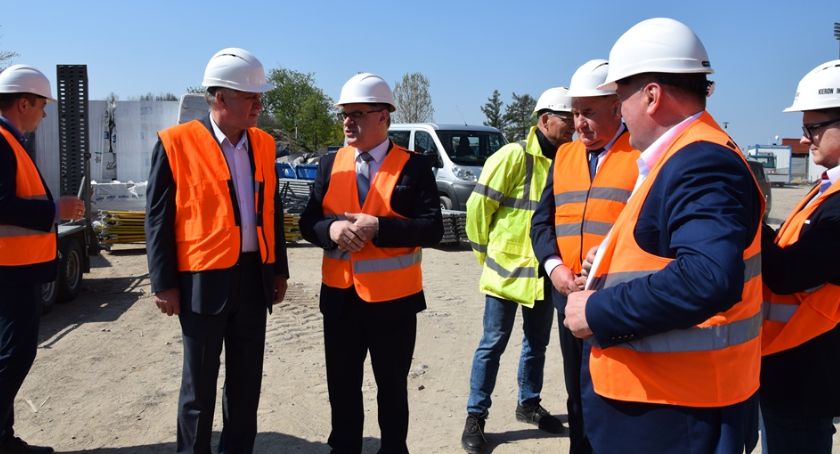 W Suwałkach na budowie hali widowiskowo – sportowej praca wre