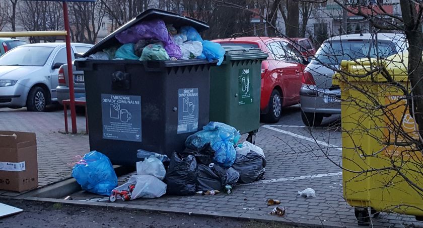 Przed wyrzuceniem pustego pojemnika nie trzeba go myć