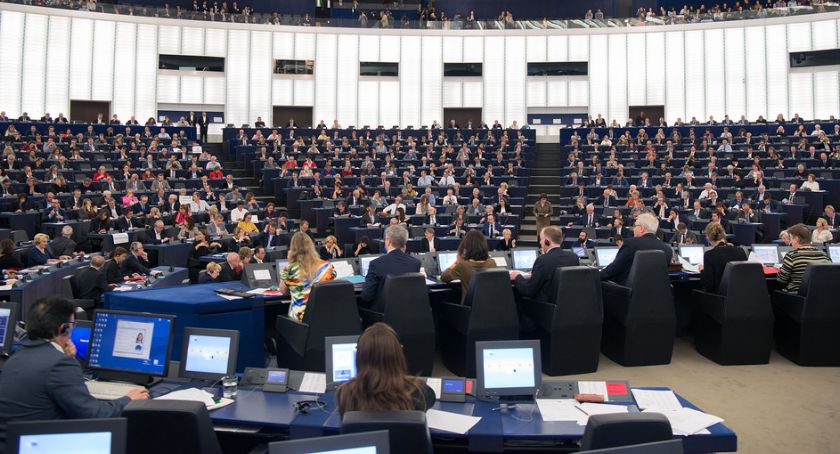 Uchwalanie prawa w Parlamencie Europejskim trwa średnio 18 miesięcy
