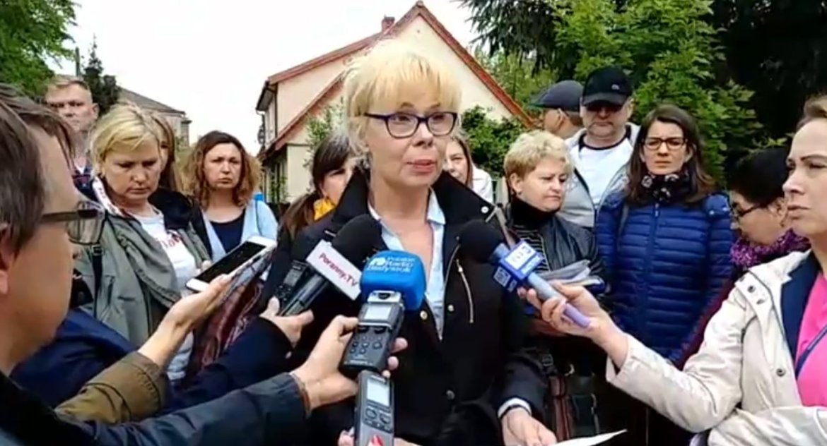 Była dyrektor szkoły do dwóch sądów skieruje do rozpatrzenia sprawę swojego odwołania