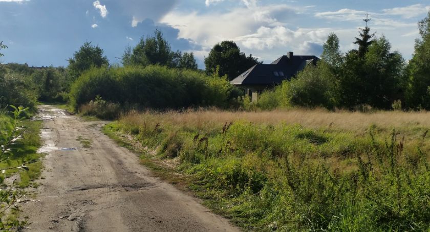 Na Pieczurkach stoją domy bez adresu, bez numerów i bez drogi dojazdowej 